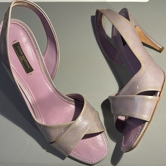 Louis Vuitton strapy heels. Lilac patent leather. size 38 1/2. - Picture 2 of 7